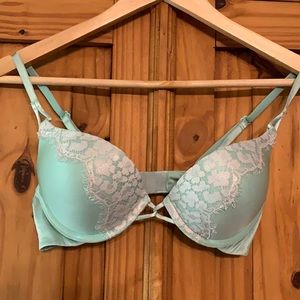 Victoria’s Secret bombshell bra